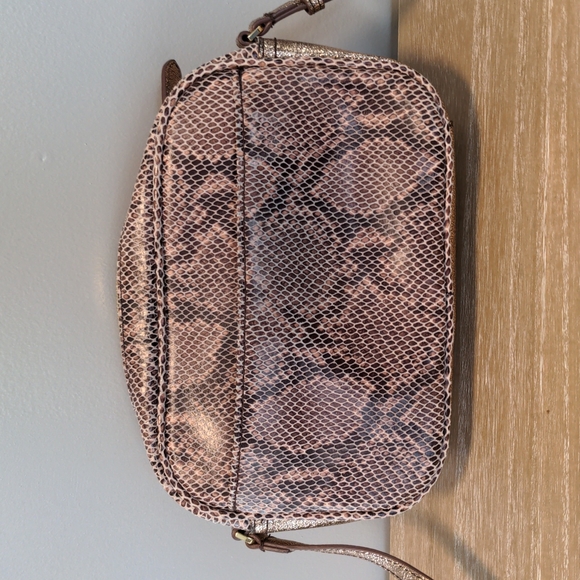 G.I.L.I (Got it Love it) Crossbody Bag with matching Pouch - Picture 4 of 14